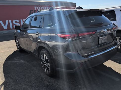 Certified 2023 Toyota Highlander XLE image 4