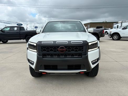 Used 2026 Nissan Frontier PRO-4X AWD/4WD image 3