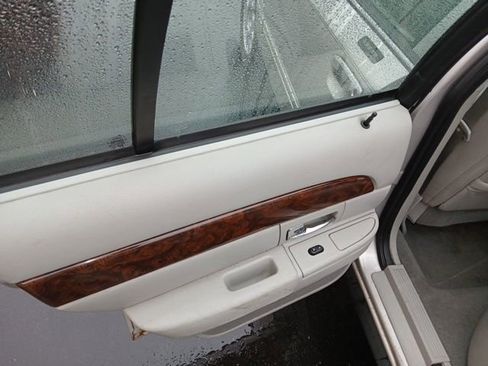 Used 2005 Mercury Grand Marquis LS image 11