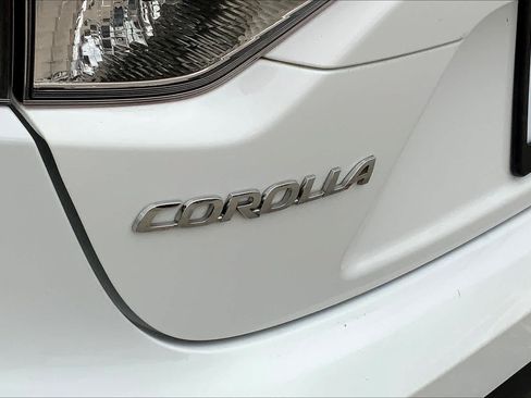 Used 2022 Toyota Corolla LE FWD image 29