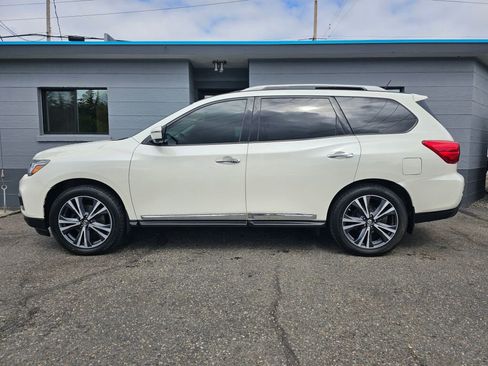 Used 2018 Nissan Pathfinder Platinum AWD/4WD image 2