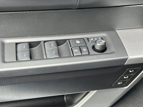 Certified 2025 Toyota Sequoia Platinum AWD/4WD image 14