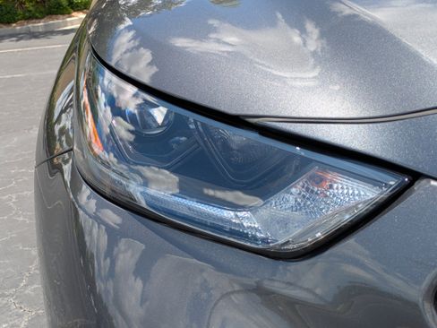 Used 2022 Toyota Highlander XSE AWD/4WD image 9