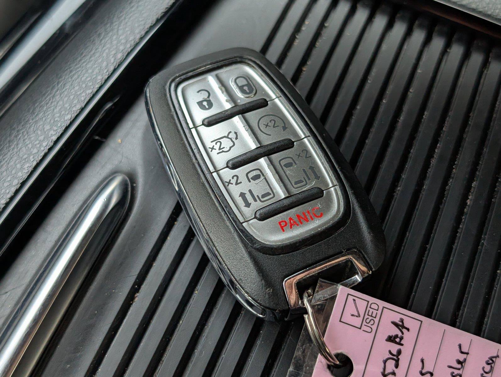 Used 2025 Chrysler Pacifica Limited FWD image 21