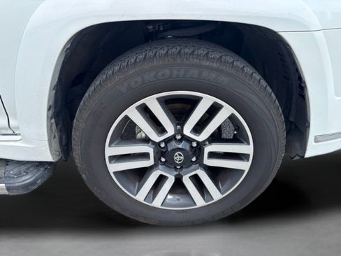Used 2024 Toyota 4Runner Limited AWD/4WD image 38