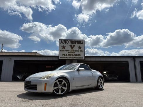 Used 2006 Nissan 350Z Touring RWD image 10