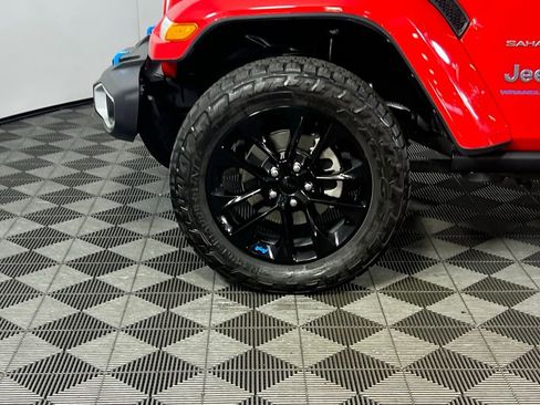 Used 2023 Jeep Wrangler Unlimited Sahara w/ Cold Weather Group image 13