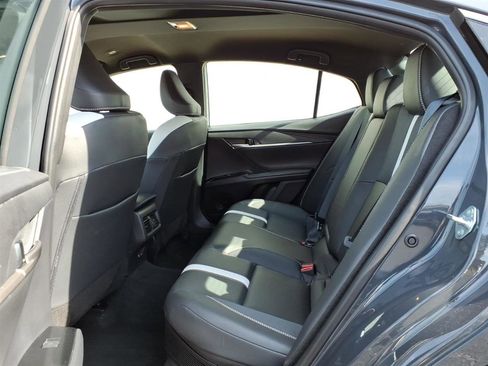 Used 2025 Toyota Camry SE image 13