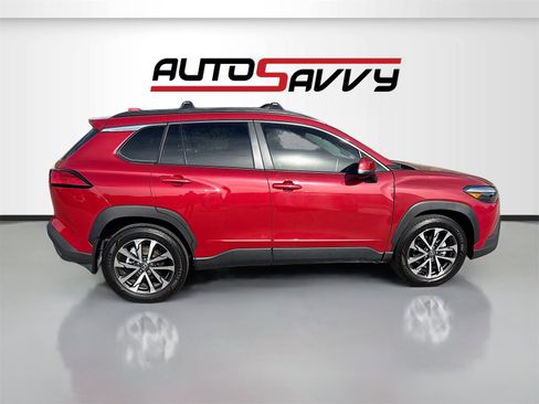 Used 2024 Toyota Corolla Cross XLE image 8