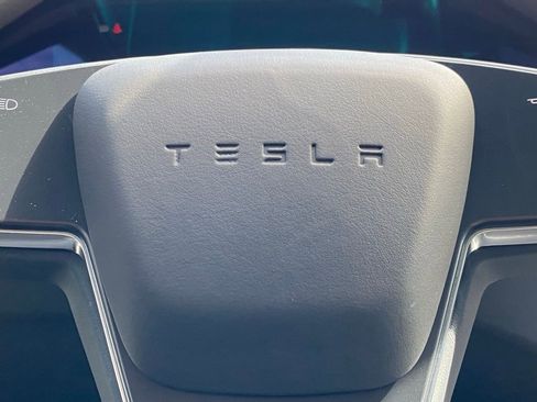 Used 2022 Tesla Model S Plaid image 12