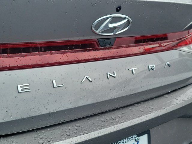 Certified 2023 Hyundai Elantra SEL FWD image 7