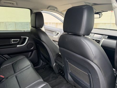 Used 2019 Land Rover Discovery Sport SE image 18