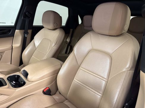 Used 2021 Porsche Cayenne AWD/4WD image 19