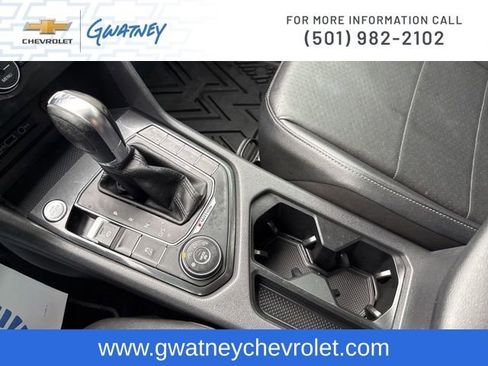 Used 2018 Volkswagen Tiguan SE AWD/4WD image 18