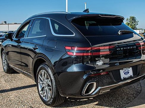 Used 2025 Genesis GV70 2.5T image 3