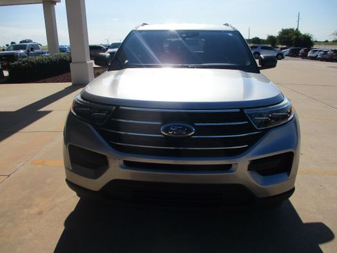 Used 2020 Ford Explorer XLT w/ Comfort Package AWD/4WD image 9