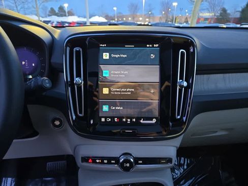 Used 2023 Volvo XC40 B5 Plus w/ Climate Package image 18