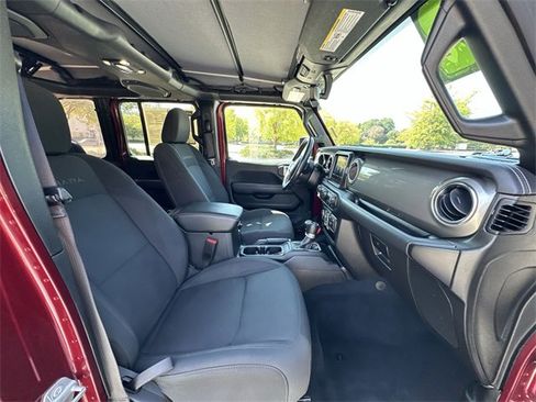 Used 2022 Jeep Wrangler Unlimited Sahara w/ Cold Weather Group image 27