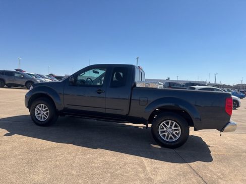 Used 2016 Nissan Frontier SV image 14