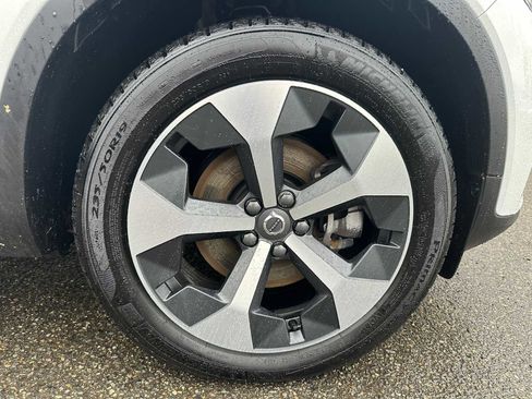 Used 2025 Volvo XC40 B5 Core w/ Protection Package Premier image 9