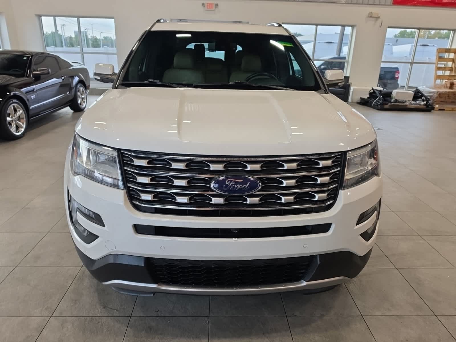 Used 2016 Ford Explorer Limited w/ Equipment Group 301A AWD/4WD image 3