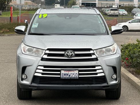 Used 2019 Toyota Highlander SE image 9