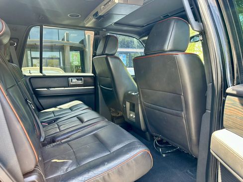 Used 2007 Lincoln Navigator 2WD image 16