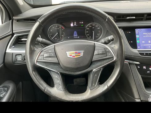 Certified 2022 Cadillac XT5 Premium Luxury AWD/4WD image 3