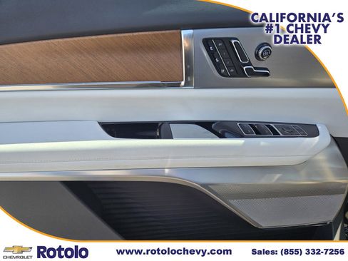Used 2026 Cadillac Vistiq Sport AWD/4WD image 19
