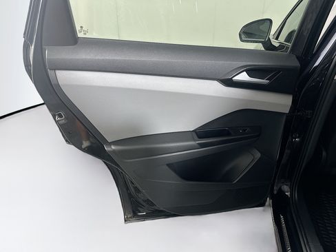 Used 2023 Volkswagen Taos SE w/ Panoramic Sunroof Package FWD image 26