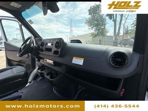 Used 2025 Mercedes-Benz Sprinter 2500 image 25