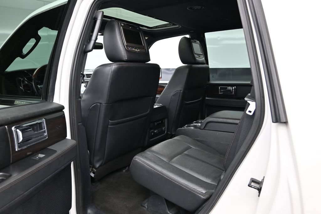 Used 2016 Lincoln Navigator Reserve AWD/4WD image 18