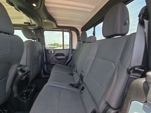 Used 2024 Jeep Gladiator Sport AWD/4WD image 27