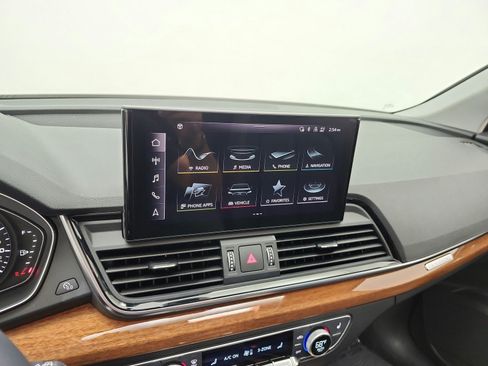 Used 2023 Audi Q5 2.0T Premium w/ Convenience Package AWD/4WD image 14