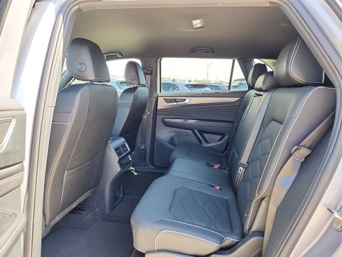 Certified 2025 Volkswagen Atlas Cross Sport SE FWD image 12