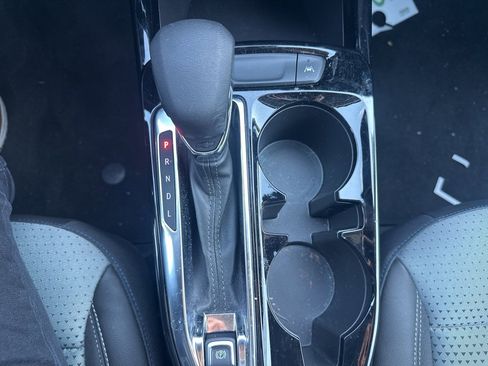 Used 2025 Chevrolet Trax LT image 19