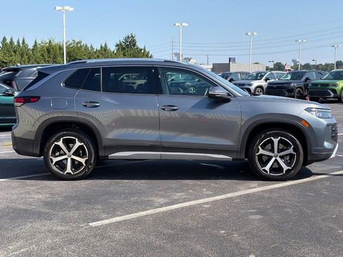 Used 2026 Volkswagen Tiguan SE w/ Panoramic Sunroof Package AWD/4WD image 4