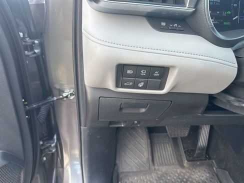 Used 2024 Toyota Highlander Platinum FWD image 18