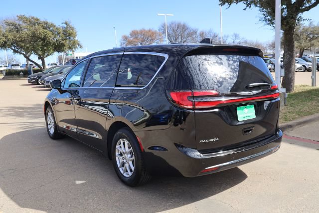 Used 2026 Chrysler Pacifica Select FWD image 11