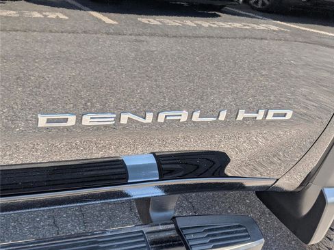 Used 2024 GMC Sierra 3500 Denali w/ Technology Package image 10