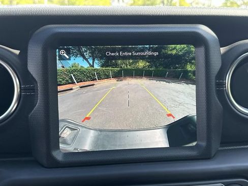 Used 2022 Jeep Gladiator Overland w/ Popular Equipment Package AWD/4WD image 27