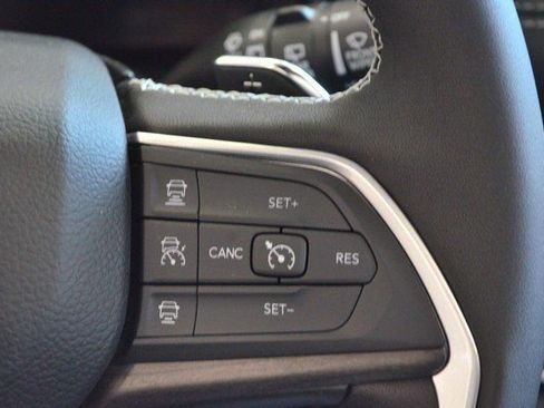 New 2025 Jeep Grand Cherokee Limited w/ Black Appearance Package image 18