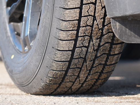 Used 2023 Ford Explorer XLT image 14