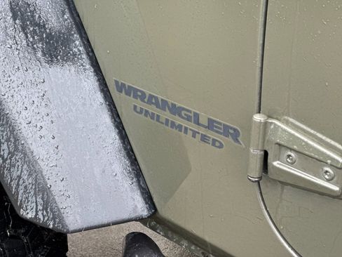 Used 2016 Jeep Wrangler Unlimited Rubicon image 22