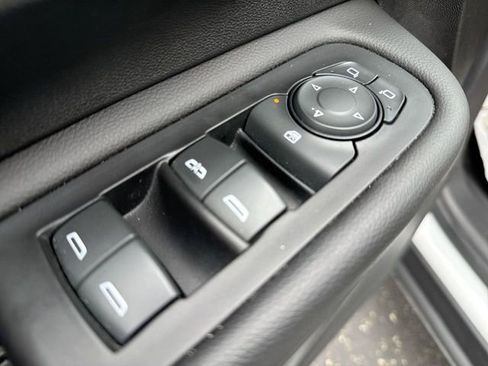 Used 2023 GMC Terrain SLE FWD image 13