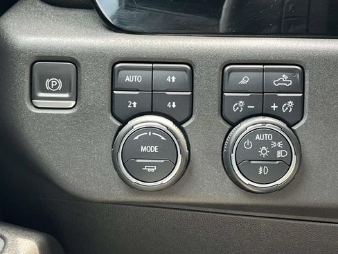 Used 2022 Chevrolet Silverado 1500 High Country w/ Z71 Off-Road Package AWD/4WD image 30