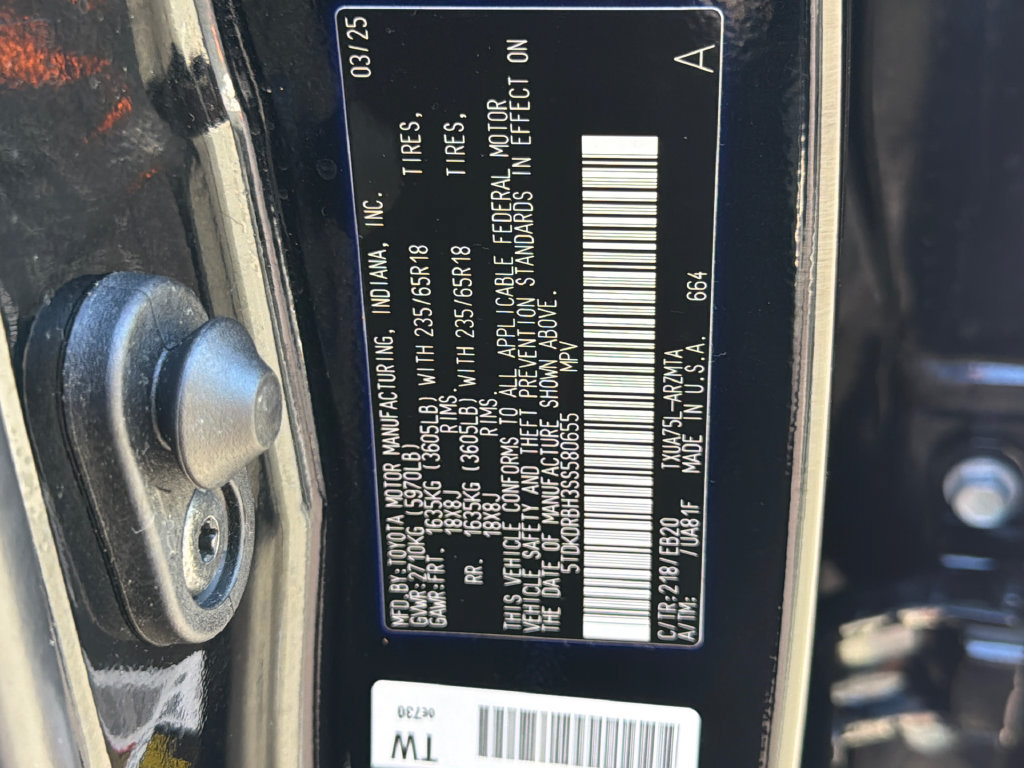 Used 2025 Toyota Highlander XLE AWD/4WD image 37