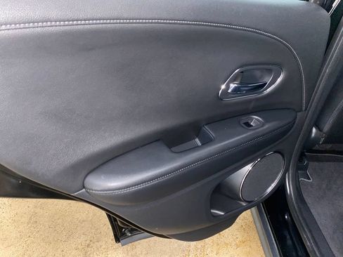 Used 2018 Honda HR-V EX-L image 12