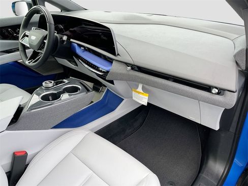 New 2026 Cadillac Optiq Luxury 1 image 30