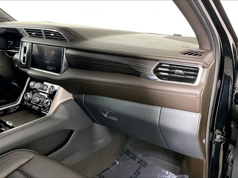 Used 2024 GMC Yukon XL Denali image 15